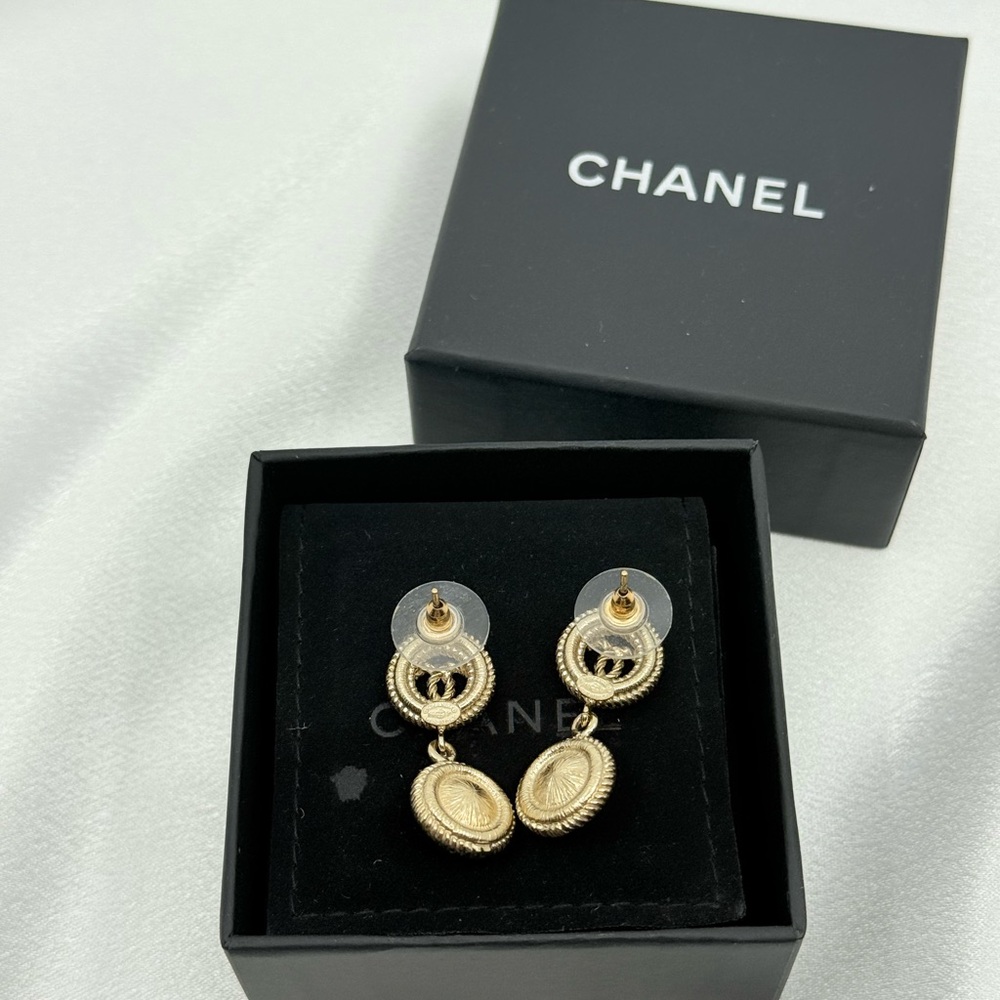Chanel Gold CC Faux Pearl Dangle Earrings - Picture 7 of 10